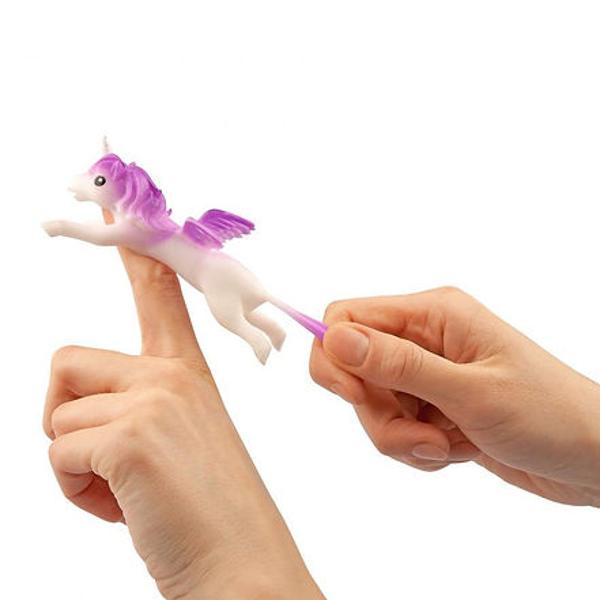 Unicorn In zbor Daca Intindeti animalul magic din plastic moale peste deget si Il lasati sa plece acesta mareste prin aer si chiar se lipeste pentru scurt timp pe suprafete netede Disponibil In 3 culori diferite; poate fi curatat cu apa si sapunAtentie Pretul afisat este per bucata Nu se poate alege culoarea