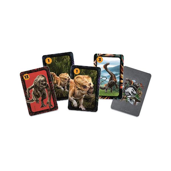 Joc de carti inspirat din universul Jurassic World este o alegere ideala pentru copii care iubesc dinozaurii si jocurile rapide de strategie Setul contine 25 de carti ilustrate cu personaje si creaturi preistorice oferind o experienta de joc dinamica si usor de inteles Cartile sunt realizate din carton rezistent cu grafica atractiva si culori intense fiind potrivite pentru joaca repetata Jocul contribuie la dezvoltarea atentiei memoriei si gandirii logice fiind potrivit pentru sesiuni de 