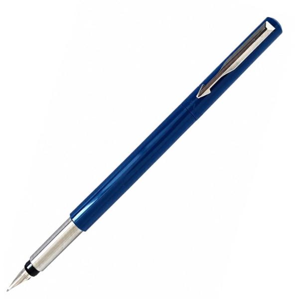 Stilou Parker Vector Royal Petrol CTAccesorii din otel inoxidabil placate cu crom Clip din otel inoxidabil placat cu cromCapac din ABS de culoare albastru petrolCapacul se inchide prin apasareCorp din ABS de culoare albastru petrolGrip din otel inoxidabil sablat placat cu cromPenita din otel inoxidabil placata cu crom avand in varf pastila de iridiuStiloul functioneaza atat cu cartuse cat si cu 