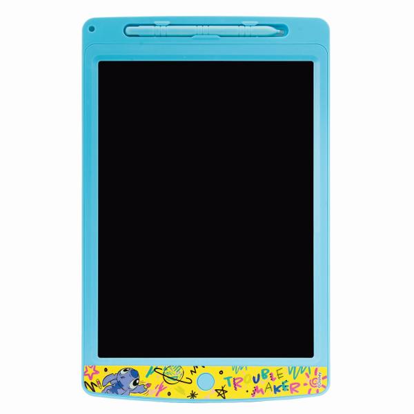 Tabla de desen LCD Disney Stitch este ideala pentru copiii pasionati de desen scriere si activitati creative Ecranul LCD permite realizarea unor desene mesaje forme si modele colorate cu ajutorul stiloului inclus fara a fi necesare hartie creioane sau carioci Continutul poate fi sters rapid prin simpla apasare a butonului dedicat astfel incat tabla sa poata fi reutilizata imediat pentru o noua creatie Setul include un stilou si 2 foi cu sabloane tematice care ii ajuta pe cei mici sa 