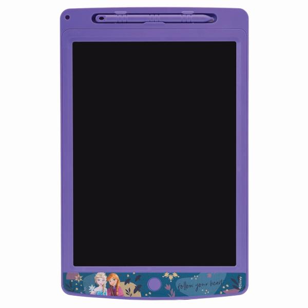 Tabla de desen LCD Disney Frozen este accesoriul ideal pentru copiii pasionati de desen si de indragitele personaje din lumea Frozen Ecranul LCD permite realizarea desenelor schitelor mesajelor si modelelor colorate cu ajutorul stiloului inclus fara a fi necesare hartie creioane sau carioci Continutul ecranului poate fi sters rapid prin apasarea butonului dedicat astfel incat copilul sa poata incepe imediat o noua creatie Setul include un stilou si 2 foi cu sabloane tematice care ii 