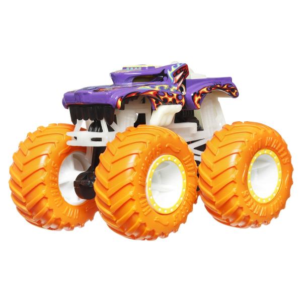 Actiunea devine si mai palpitanta atunci cand luminile se sting iar masinile Hot Wheels Monster Truck se aprind Vehiculele Monster Truck sunt puternice au roti uriase si au un aspect agresiv Cel mai mare circuit din lume pentru vehiculele Monster Truck este pregatit sa gazduiasca o cursa grandioasa cu noile masinute Acest pachet contine modelul HotWeiler
