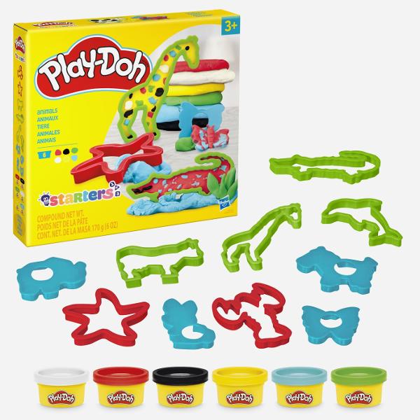 Setul Play-Doh Forme este ideal pentru primele activitati creative cu plastilina oferind copiilor posibilitatea de a modela presa si decupa diferite forme intr-un mod distractiv Setul include forme geometrice si accesorii de modelaj precum si plastilina Play-Doh in 6 culori cu o cantitate totala de 170 g Joaca ajuta la dezvoltarea creativitatii coordonarii mana-ochi si motricitatii fine incurajand copiii sa combine culorile si sa creeze propriile modele Recomandat copiilor cu varsta de 