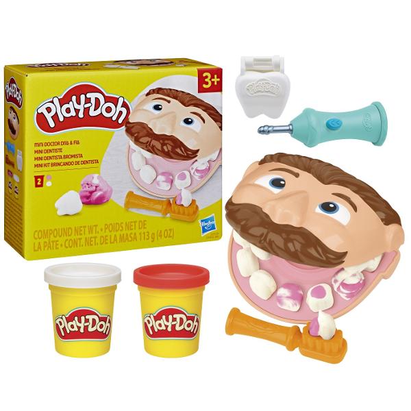 Setul Play-Doh Mini ofera copiilor o modalitate distractiva de a modela si crea diferite forme din plastilina Cu ajutorul presei si al accesoriilor incluse plastilina poate fi presata prin diverse sabloane pentru a obtine modele forme si decoratiuni variate Setul include 2 recipiente cu plastilina Play-Doh in culori diferite cu o cantitate totala de 113 g precum si accesorii pentru modelare si decupare Activitatea stimuleaza creativitatea imaginatia indemanarea si motricitatea fina 