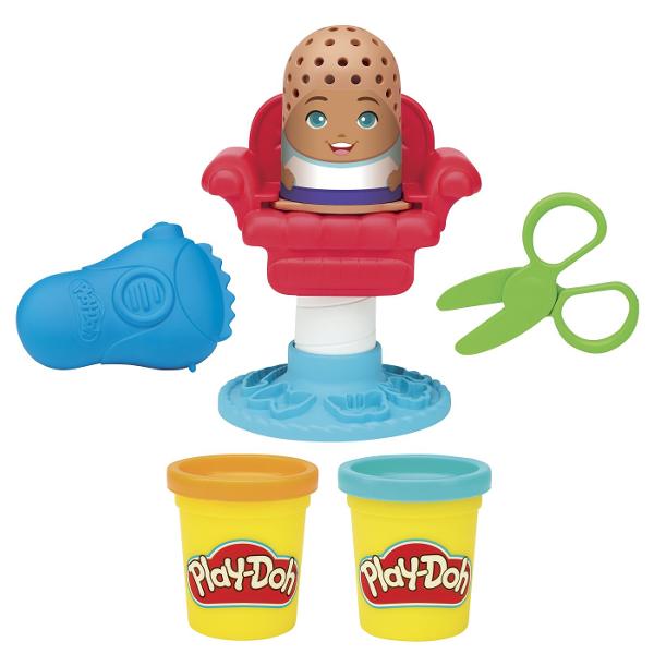 Setul Play-Doh Mini ofera copiilor o modalitate distractiva de a modela si crea diferite forme din plastilina Cu ajutorul presei si al accesoriilor incluse plastilina poate fi presata prin diverse sabloane pentru a obtine modele forme si decoratiuni variate Setul include 2 recipiente cu plastilina Play-Doh in culori diferite cu o cantitate totala de 113 g precum si accesorii pentru modelare si decupare Activitatea stimuleaza creativitatea imaginatia indemanarea si motricitatea fina 
