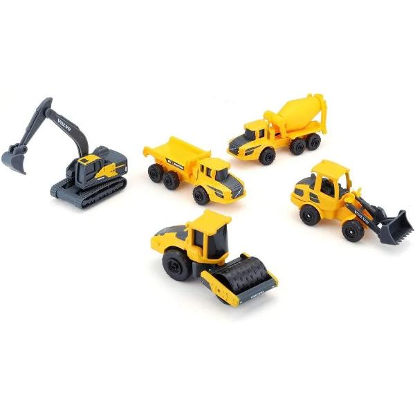 Acest set contine 5 mini vehicule de constructie Volvo ideale pentru joaca si colectionare Vehiculele sunt realizate din metal turnat sub presiune die-cast cu componente din plastic oferind un echilibru intre durabilitate si detalii realiste Vehiculele sunt vopsite in culorile galben si gri specifice marcii Volvo oferind un aspect autentic Fiecare vehicul are parti mobile adaugand un plus de realism si interactivitate in timpul jocului Rotile vehiculelor se rotesc liber permitand 