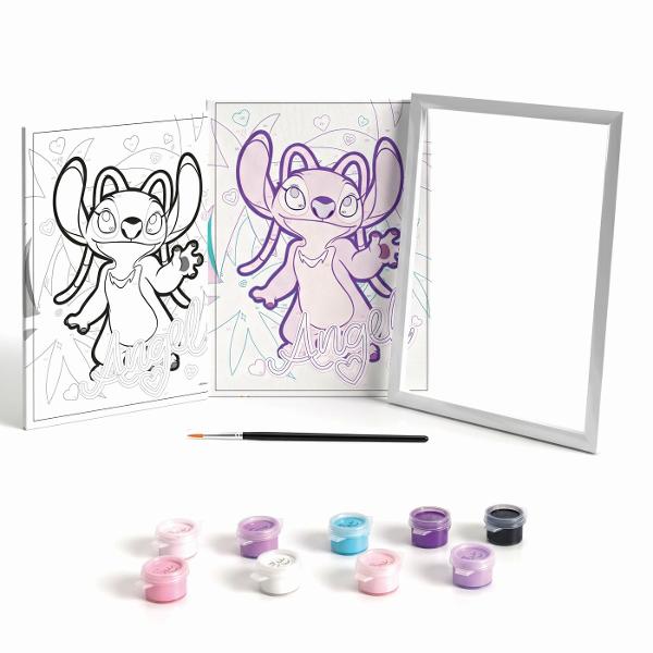 Happi Hobbi Pictura pe Numere Angel este un set creativ ideal pentru copiii care iubesc activitatile artistice si personajele Disney Folosind tehnica picturii dupa numere cei mici pot realiza cu usurinta o imagine frumoasa cu Angel colorand fiecare zona in functie de numarul corespunzator Setul include o plansa pretiparita impartita in zone numerotate iar fiecare numar corespunde unei anumite culori Copilul urmareste indicatiile si aplica vopseaua potrivita in fiecare spatiu pas cu pas 