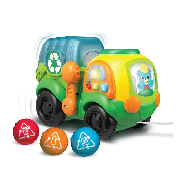 Jucarie De Tras Camion De Reciclare Cu Bile este o jucarie interactiva pentru cei mici conceputa pentru joaca activa si descoperirea relatiei cauza-efect Copilul poate introduce bilele in partea superioara a camionului pentru a activa lumini si sunete In timpul deplasarii camionul se balanseaza iar prin actionarea manetei bilele sunt eliberate si se rostogolesc afara Butoanele interactive redau fraze amuzante iar jocul contribuie la dezvoltarea motricitatii fine coordonarii mana-ochi si 