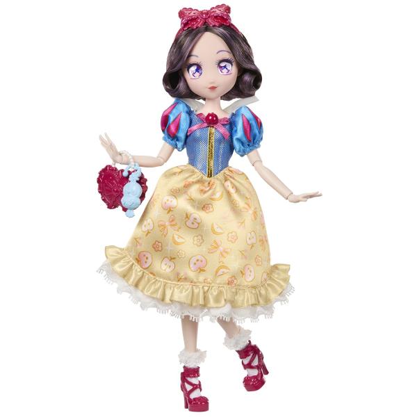 Papusa Alba Ca Zapada din colectia Disney Princess este inspirata de indragitul personaj din povestea clasica Disney Papusa are aproximativ 22 cm inaltime si poarta tinuta emblematica in nuante de albastru galben si rosu completata de bentita decorativa si detalii elegante Designul delicat si accesoriile tematice permit recrearea scenelor preferate din poveste si inventarea unor noi aventuri alaturi de Alba Ca Zapada Inaltime papusa aproximativ 22 cm Varsta recomandata 3 ani