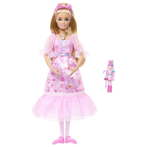 Papusa Clara din colectia Barbie Spargatorul de Nuci este inspirata de povestea clasica si de universul Barbie in the Nutcracker Clara poarta o rochie eleganta de balerina in nuante de roz cu detalii delicate maneci transparente si accesorii asortate completate de pantofi de balet Papusa este prevazuta cu functie de miscare a picioarelor pentru a recrea pozitii si miscari de balet iar setul include si un accesoriu tematic Spargator de Nuci Este potrivita pentru joaca de rol povesti 