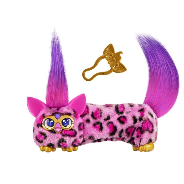 Jucarie interactiva din gama Furby Furblets KITT EE  conceputa pentru distractie muzicala si interactiune dinamica Produsul are un design compact si colorat cu blanita moale si detalii expresive fiind usor de transport si utiliza oriunde Jucaria este echipata cu peste 45 de sunete si efecte muzicale oferind o experienta variata prin activarea diferitelor functii Interactioneaza prin atingere si manipulare raspunzand cu sunete amuzante si melodii stimuland imaginatia si curiozitatea 