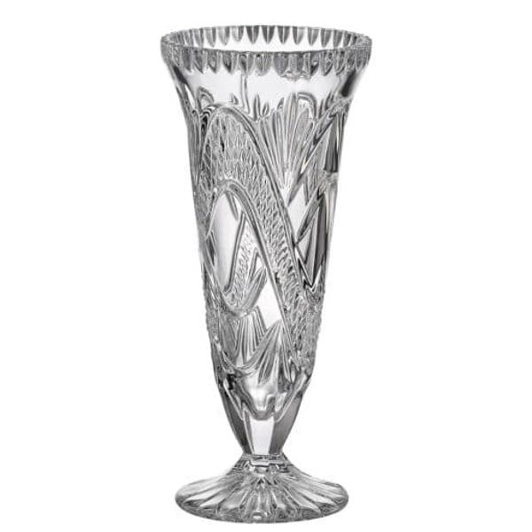 Vaza Denise este realizata din cristal Bohemia autentic apreciat pentru transparenta sa aparteDesignul sau delicat si elegant aduce o nota de rafinament oricarei incaperi fiind ideala pentru aranjamente florale medii sau ca element decorativ independentDimensiunea de 26 cm combina functionalitatea cu un aspect estetic placutEste ambalat intr-o cutie de cadou ce contine elemente de protectie pentru transport in sigurantaProdus Original 