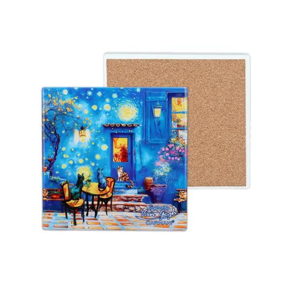 Adu frumuse&539;ea artei &icirc;n momentele tale de relaxare cu acest set de 2 suporturi ceramice pentru pahare &537;i c&259;ni inspirate de celebrele picturi ale artistului Vincent van GoghDesignul artistic evoc&259; universul fascinant al pictorului olandez renumit pentru culorile sale vibrante tu&537;ele expresive &537;i compozi&539;iile pline de emo&539;ie Inspirate de stilul 
