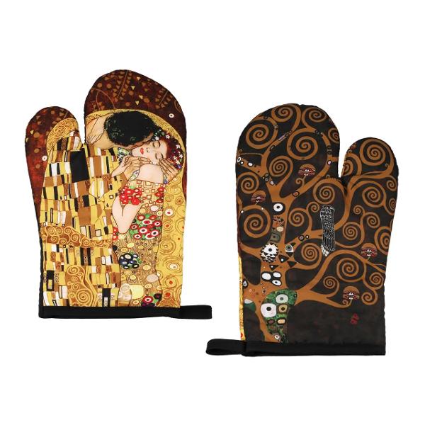 Set pentru buc&259;t&259;rie cu m&259;nu&537;&259; &537;i suport pentru vase fierbin&539;i Klimt &ndash; KissAdaug&259; o not&259; de elegan&539;&259; &537;i rafinament buc&259;t&259;riei tale cu setul Klimt &ndash; Kiss inspirat de celebra pictur&259; &bdquo;S&259;rutul&rdquo; a artistului austriac Gustav Klimt &Icirc;mbin&acirc;nd frumuse&539;ea artei cu utilitatea accesoriilor de 