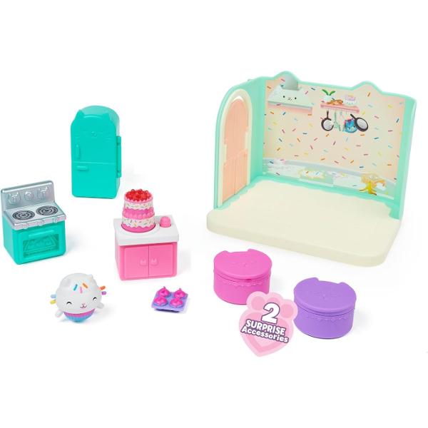 Set camera Deluxe Acest set de joaca magic draguta aduce la viata pentru copii lumea incantatoare a unuia dintre cele mai populare basme Netflix Casa de papusi a lui Gabi Setul include o camera profesionala completa cu o multime de accesorii interesanteCasa de papusi a lui Gabi ii indruma pe copii catre un basm magic unde pot sa o cunoasca pe Gabi si pe prietenii ei &Icircn basm ratacind prin casa lui Gabi ei pot descoperi diferitele camere unde ii asteapta aventuri incitante Casa 