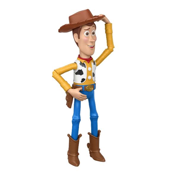 Figurina Woody din Toy Story 5 este inspirata de indragitul cowboy din universul Disney Pixar Figurina are aproximativ 30 cm inaltime si reda tinuta sa clasica cu palarie maro camasa galbena vesta cu imprimeu alb-negru esarfa rosie si cizme de cowboy Figurina este prevazuta cu functie interactiva de tip squeeze care poate fi activata prin apasare adaugand un plus de distractie in timpul jocului Copiii pot recrea scene inspirate din Toy Story 5 si pot inventa propriile aventuri alaturi 