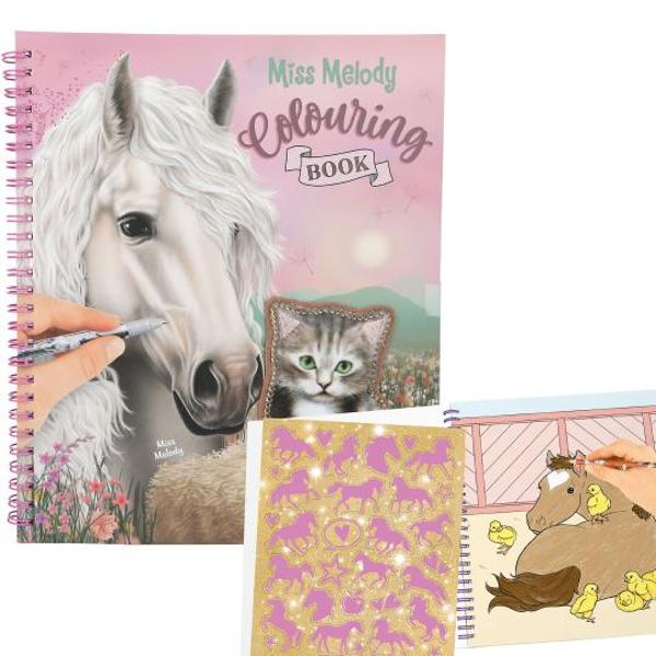 Distrac&539;ia este garantat&259; cu aceast&259; carte de colorat de la Miss Melody 20 de pagini spiralate cu 20 de motive de colorat toate despre cai &537;i prietenii lor animale Extra dr&259;gu&539;e o foaie cu stickere &537;i un sticker dr&259;gu&539; cu o pisic&259; din material textil &537;i paiete pe copert&259;section 