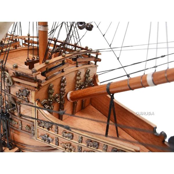 Redescoper&259; gloria &537;i m&259;re&539;ia marinei britanice din secolul al XVII-lea prin acest model de colec&539;ie al faimoasei nave HMS Sovereign of the Seas Realizat manual cu aten&539;ie la detalii acest model este o reproducere fidel&259; ideal&259; pentru iubitorii de istorie naval&259; &537;i pasiona&539;ii de artizanat marinstrong 