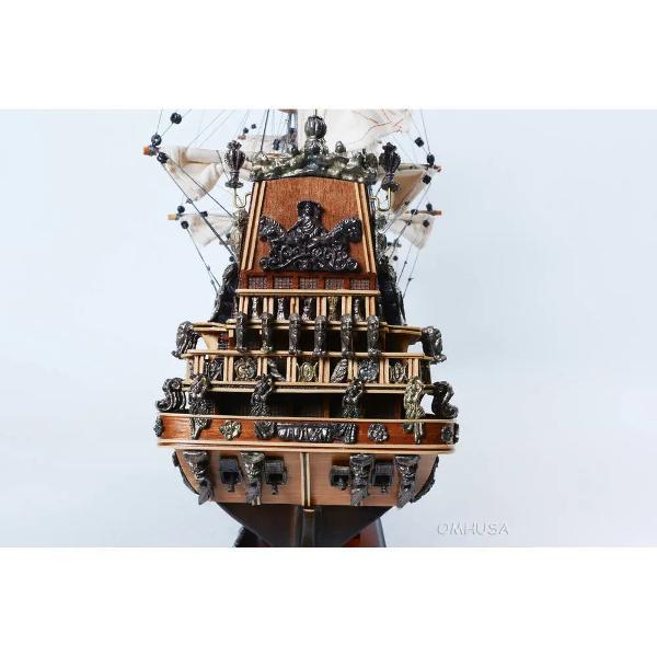 Velier Soleil Royal reproducere la scara realizata manual din lemn de cedru rosu canadianDimensiuniL L711  l254  H686cmProdusul este insotit de Certificat de autenticitate&nbsp;Fondata in 1999 Old-Modern Handicrafts  OMH esteun producator de top in domeniul constructiei modelelor la scara a unor salupe nave si veliere representative pentru istoria navalap stylefont-weight 