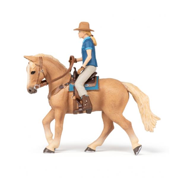 Setul de figurine Papo Cowgirl si cal ii invita pe toti cei mici intr-o cursa fabuloasa imaginara cu adevarat deosebita in lumea western modernaFigurina Papo Set Cowgirl si cal este o jucarie pictata manual care atrage prin detaliile sale care redau cexcelent infatisarea personajelor realeMicutii vor fi fascinati de povestile ce se pot contura in jurul acestei frumoase jucarii sau de jocurile pe care le pot avea alaturi de prietenii lor Figurinele sunt stabile placute 