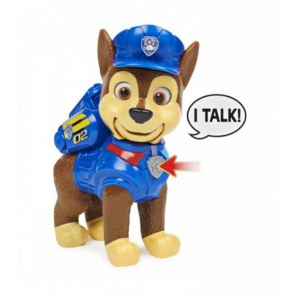 Figurina interactiva Chase de 15 cm a eroilor Paw Patrol cu senzori tactili are detalii autentice ale filmului peste 30 de sunete realiste si iti ofera o noua modalitate de a te juca cu eroul tau preferat Cainele Chase raspunde la atingerea dvs - faceti clic pe pictograma pentru a auzi sunetele reale din film Ochii lui clipesc capul si gura se misca in timp ce interactioneaza cu tine Ajutati catelusul in misiunea de salvare si faceti clic pe rucsacul cainelui pentru a auzi mai multe 