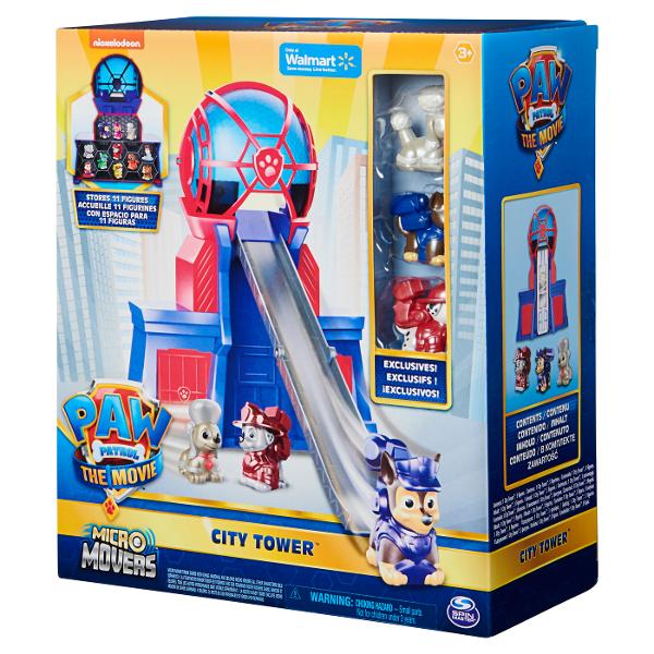 Joaca si afiseaza-ti figurinele PAW Patrol The Movie Micro Movers cu City Tower Acest turn arata exact ca cel de pe marele ecran scalat pentru a se potrivi figurilor Micro Movers PAW Patrol City Tower include trei figuri exclusive Micro Movers ale lui Chase Marshall si Dolores care se potrivesc in palma mainii tale Fiecare figurina are detalii autentice si un finisaj perlat facandu-le complementul perfect pentru colectia ta Aceste figurine PAW Patrol de dimensiuni mici au o minge in 