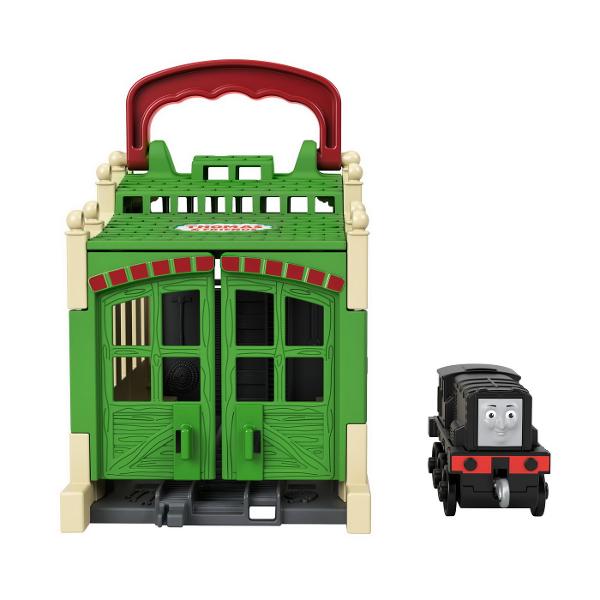 Micii mecanici de locomotiva pot construi propriul depou Tidmouth acasa cu depourile Thomas & Friends™ Connect & Go de la Fisher-Price® Fiecare depou se conecteaza cu usurinta la orice set de sine Thomas & Friends™ este furnizat cu o locomotiva din metal care reprezinta un membru diferit al „Echipei aburilor” si poate fi luat oriunde Seturile de sine se vand separat Colectionati toate depourile Connect & Go si conectati-le pentru a recrea 