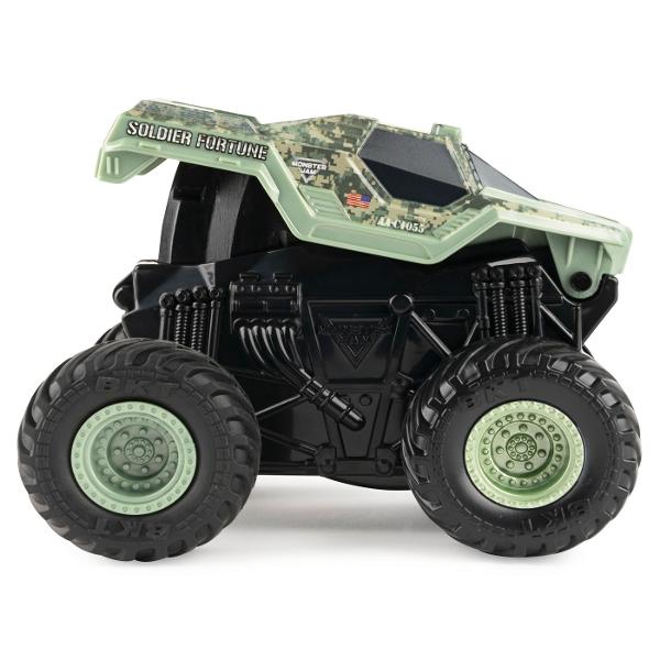 Masinile oficiale ale spectacolului Monster Jam Este prezentata o serie de vehicule Spin Rippers Monster Jam Vehiculele hiper detaliate si decorate seamana cu eroii spectacolului Vehiculele au un aspect agresiv si suspensii pentru actiune plina de cascadorii Introduceti ripcordul inclus in spate scoateti-l si lansati-l Cand trageti cablul afara camionul isi va dezlantui puterea rasucindu-se mereu Puneti cablul inapoi si eliberati puterea Click &amp Flip din nou si din nou - este 