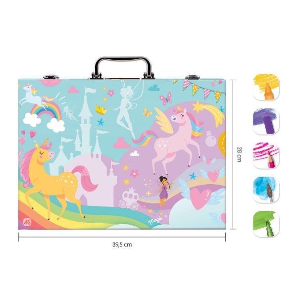 Indiferent cate culori ai nu sunt niciodata suficiente pentru desenul tau in cutia de desen delux unicorn vei gasi 100 de accesorii pentru a iti picta desenele preferate si pentru a invata diferite tehnici Contine 14 culori pastelate 18 creioane cerate 16 pixuri 18 creioane colorate 12 foi de desen 2 creioane de desen 2 pensule pentru vopsea o radiera o ascutitoare de creioane si toate acestea intr-o cutie de desen cu maner pe care o poti transporta oriunde si usor