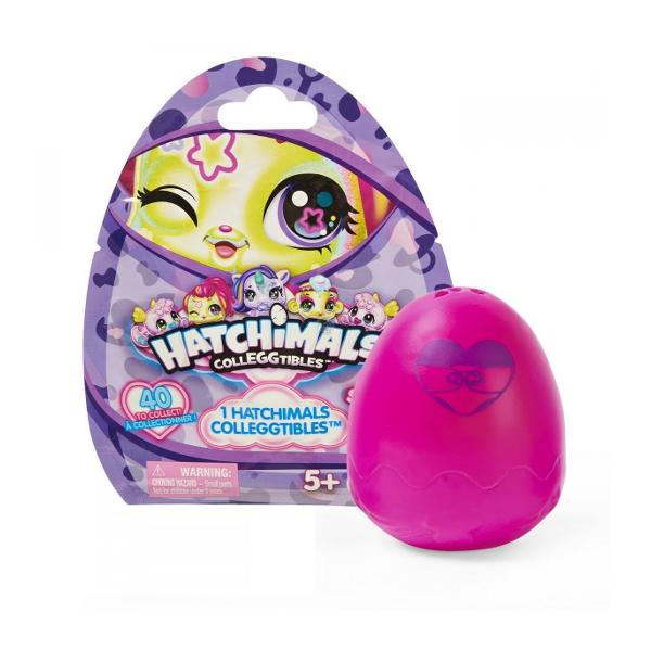 Puii Sclipici ies din gaoace in Hatchtopia Aceste figurine ale puilor Hatchimals CollEGGtibles irizate si stralucitoare sunt adorabile si contin surprize minunate inclusiv noile oua si eclozarea cu dezvaluirea genului puiuluiInauntrul oului tematic vei gasi un Pui Sclipici Hatchimals adorabil cu o jucarie sunatoare pentru bebelusi si un accesoriu biberon sau suzeta pe care puiul il poate tine in mana sau in gura Sparge partea din fata a oului pentru a afla genul surpriza al 