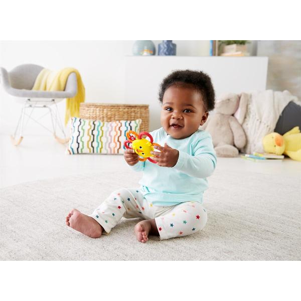 Jucariile zornaitoare de la Fisher Price ii ajuta pe cei mici sa isi dezvolte abilitatile motrice Bebelusii pot apuca si agita usor jucariile pentru a scoate sunete Jucariile au o textura moale si forma ideala pentru a fi prinse de manutele mici ale acestota Acest pachet contine o jucarie zornaitoare in forma de leu