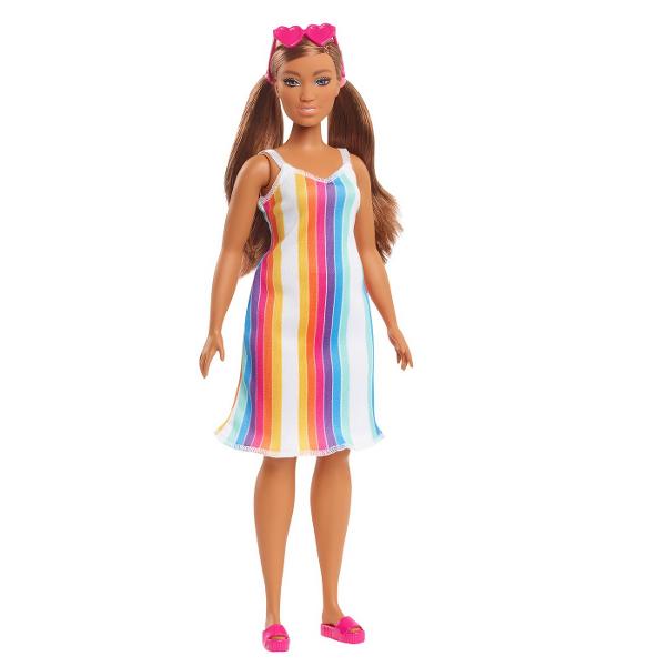 Colectia Barbie Loves the Ocean o linie de papusi realizate din plastic reciclat Avand tesaturi si accesorii din materiale reciclate aceste papusi Barbie inspira povesti cu distractie la plaja Fiecare papusa Barbie face furori intr-o tinuta pregatita pentru vara cu tesaturi fabricate din plastic reciclat Ochelarii de soare la moda de asemenea fabricati din plastic reciclat completeaza aspectul lor pregatit pentru vara Dispunand de ambalaje reciclabile si cu detalii pe care copiii le 