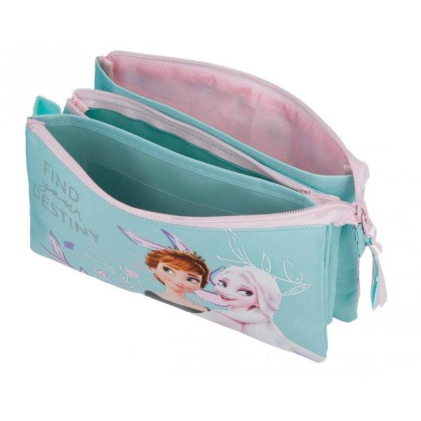 Penar scoala fete Frozen Memories multicolorCuloare multicolor cu imprimeu personaje Elsa & AnnaDimensiune 22x12x5 cm3 compartimenteMaterial poliester care este flexibil si usor2 fermoare Maner lateralInchidere cu fermoarPenarul este recomandat pentru scoala generalaAceasta colectie frumoasa pentru cei mici Disney Frozen Memories nu poate fi mai frumoasa si indragita Intreaga colectie le prezinta pe surorile Elsa si 