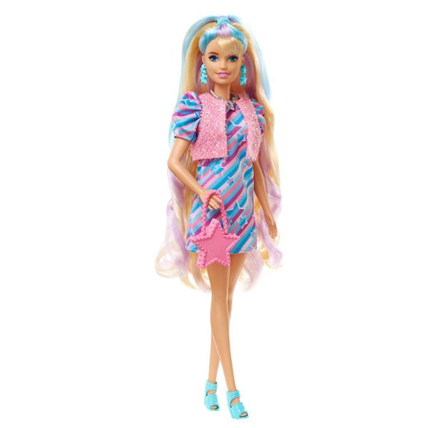 Inspirata de papusa Barbie cel mai bine vanduta care a facut furori pentru prima data acum 30 de ani papusa Barbie Totally Hair cu tematica de stea se mandreste cu propria ei coafura textura de par si cu propriul look la moda Papusa are 85 inch de par foarte lung cu care va puteti juca si include peste 15 piese suplimentare inclusiv 8 agrafe de par cu schimbare de culoare accesorii si o moda suplimentara Papusa Barbie are o forma originala a corpului si include breton inclinat 