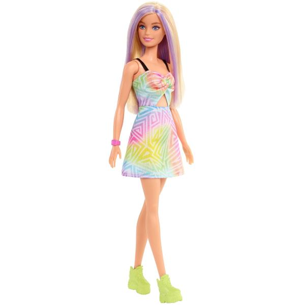 Fashionistas este una dintre cele mai indragite colectii Barbie oferind o gama larga de papusi cu diferite stiluri si accesorii introducand conceptul de diversitate si acceptare in randul fetelor Aceasta colectie include papusi cu diferite tipuri de siluete tonuri de piele culori de ochi si par astfel fetele nu se vor plictisi niciodata si isi vor gasi papusa asemanatoare stilului lor Papusile au stilul lor propriu inspirat de ultimele tendinte din moda si vin cu o tinuta completa 