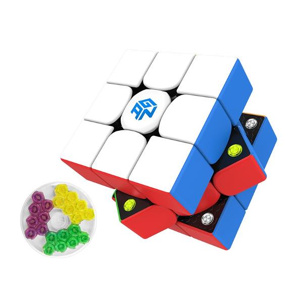 Seria de caracteristici surprinzatoare continua GAN face din cuberi speedcuberi Alegand produsele GAN &8203;alegi cel mai de succes brand de cuburi din lume Noul Gan 356M este un speedcube stickerless magnetizat din fabrica si ofera caracteristici premium rivalizand cu cele mai cunoscute si performante cuburi GAN Versiunea standard vine cu 3 setari suplimentare de GES GAN 356 M are un nou design care a fost optimizat pentru magnetizare un sistem de elasticitate nou si imbunatatit GES 