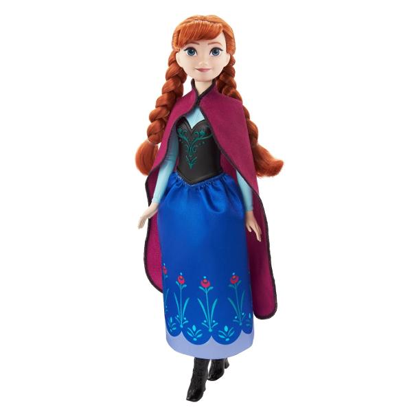 Faceti cunostinta cu aceste papusi de moda inspirate din indragitele filme Disney Frozen Fiecare papusa articulata este prezentata in aspectul ei din film si are parul moale care poate fi periat Fanii le pot colecta pe toate si pot recrea aventuri magice in Arendelle si nu numai Fiecare papusa se vinde separat in functie de disponibilitate Papusile nu pot sta singure in picioare sau sezut Culorile si decoratiunile pot varia Acest pachet contine o papusa Anna cu codite