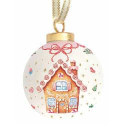 Adaug&259; un strop de magie festiv&259; bradului t&259;u de Cr&259;ciun cu acest glob din ceramic&259; parte din colec&539;ia Sweet Christmas de la Easy Life Decorat cu elemente pastelate &537;i motive inspirate de c&259;su&539;e &537;i oameni din 