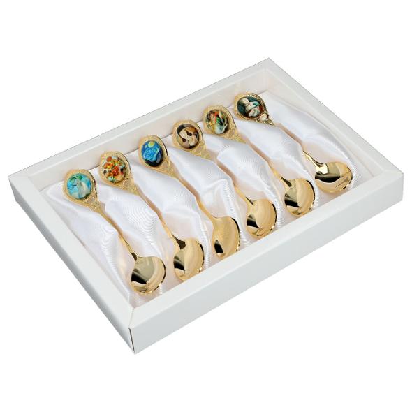 Setul este format din 6 lingurite decorative auriu Ambalat într-o cutie alb&259; elegant&259; 