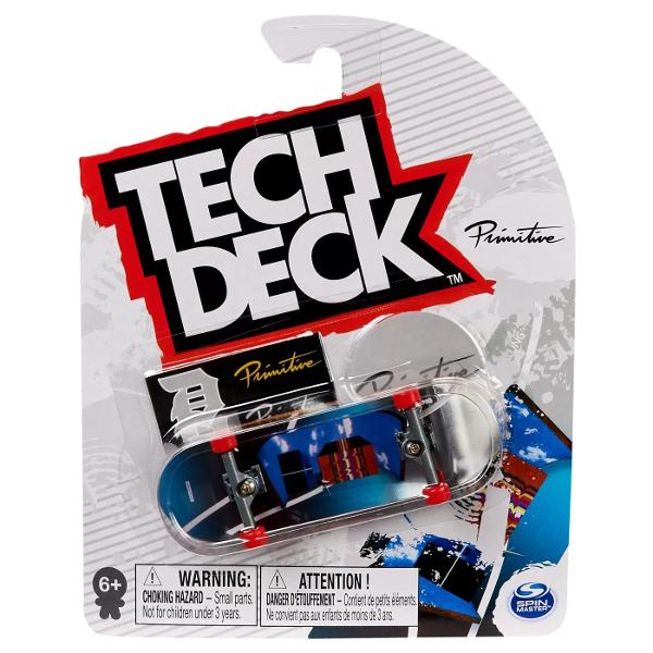 Tech Deck iti aduce experienta reala cu fingerboard-uri autentice de 96 mm de la companiile de skateboard-uri reale Fiecare prezinta un desen legal de la cele mai mari companii de skateboard-uri din lume Alege dintr-o mare varietate de forme de placi complet noi inclusiv super populara Penny Board Recreeaza-ti replicile preferate si extinde-ti repertoriul de trucuri cu ajutorul sfaturilor online pe techdeckcom Pe masura ce iti construiti colectia o poti compara online cu instrumentul 