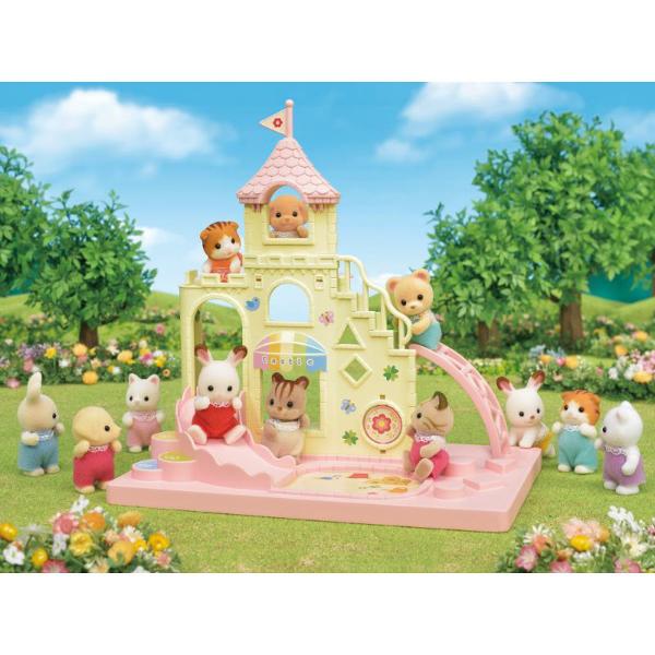 Sylvanian Families este o colectie emblematica de figurine cu personaje din lumea animalelor Comunitatea Sylvanian gazduieste diferite familii de animale incepand cu iepuri pisici veverite pana la ursi ca&539;ei elefanti etc Lumea Sylvanian cuprinde diferite modele de case scoli magazine care sunt interconectate intre ele si unde fiecare spatiu poate fi umplut cu nenumarate accesorii si elemente de recuzita cum ar fi mobilier autoturisme locuri de 