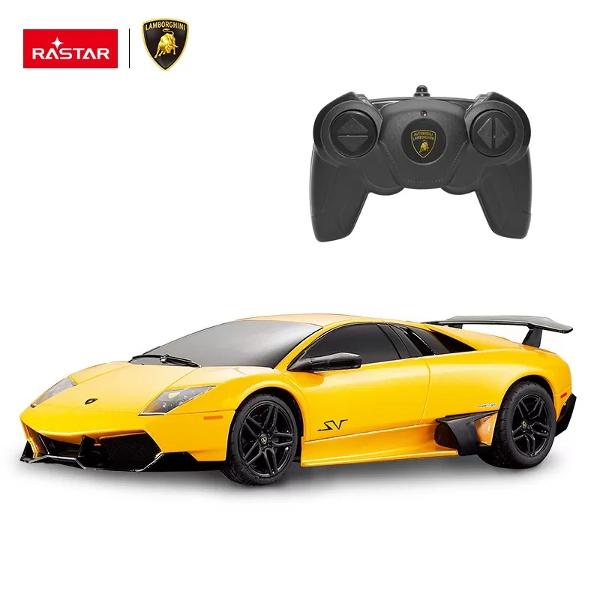 Copilul dumneavoastra se poate juca in voie cu masina cu telecomanda Lamborghini Murcielago LP670 scara 1 la 24 oferita de brandul international Rastar Nicio cursa nu este imposibil de castigat cu acesta masinuta replica oficiala cu licenta a modelului original construita cu mare atentie la detalii Masinuta are proportiile ideale pentru momente pline de distractie si amuzament avand dimensiunile in centimetri dupa cum urmeaza  1969249Masinuta functioneaza pe frecventa de 