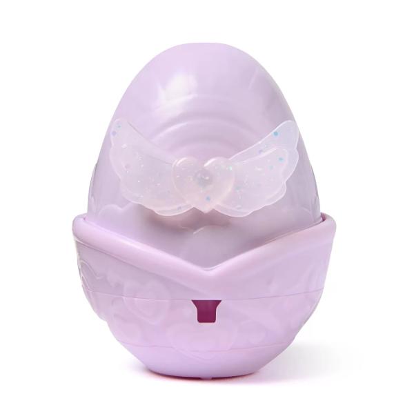 Aduceti curcubeul cu Hatchimals Stropul de Curcubeu AliveCu dragoste si grija acesti Hatchimals jucausi prind viata intr-un nou mod colorat oua care eclozeaza in apa schimband culoarea apei pentru a se potrivi cu personajul din interiorPachetul include 1 ou cu 1 personaj Hatchimals in interior o pereche de aripi un cuib si un accesoriu de cresterePentru a incepe eclozarea indepartati aripile oului umpleti cuibul cu apa si asezati oul inauntru În 