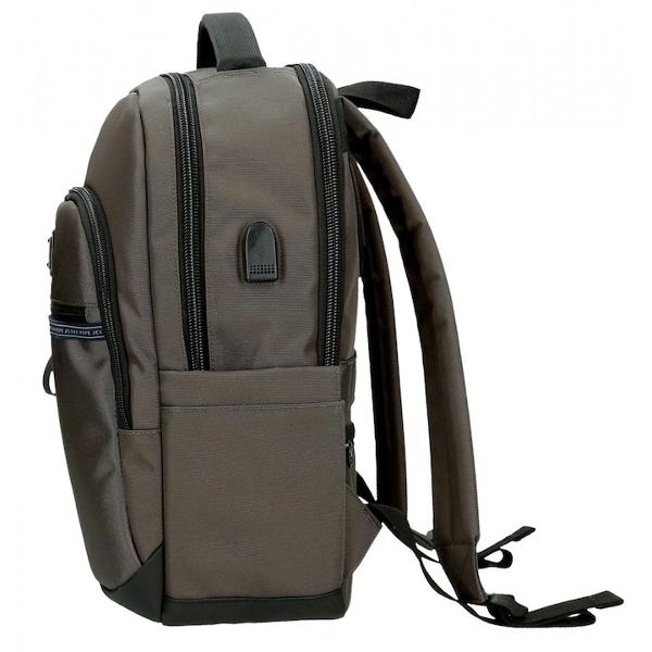 Rucsac casual pentru barbati Pepe Jeans Iron griCuloare griDimensiune 30x42x145 cmMaterial poliester  piele ecologicaBretele sunt ajustabile pentru o purtare confortabila si ergonomice care se adapteaza perfect la spate si captusiteCompartiment special pentru laptop tabletaCapacitate 17 litri2 compartimente pentru a mentine bagajele organizate si a transporta obiectele personale in calatorii sau plimbariManer 