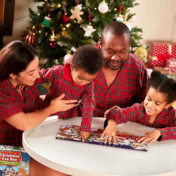 Cadoul perfect pentru Craciun Bucurati-va alaturi de intreaga familie cu jocul puzzle-ul si cartea de colorat cu activitati de la Orchard ToysVarianta de joc- Cursa renilor Renii încearc&259; s&259; ajung&259; de la Polul Nord la sat pentru a-l ajuta pe Mo&537; Cr&259;ciun s&259; livreze cadouri de Cr&259;ciun G&259;si&539;i renii colora&539;i care s&259; v&259; ajute pe parcursDupa ce ati completat impreuna puzzle ul din 25 piese adresati 