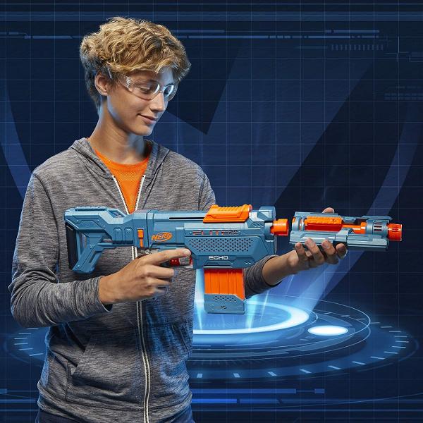 Echipeaza-te pentru lupta cu blasterele Nerf Elite 20 cu optiuni de personalizare incorporate astfel incat sa le poti imbunatati si sa le pui la bataie in competitiile Nerf Creeaza-ti o colectie de blastere Elite 20 pentru a-ti optimiza strategia tactica si flexibilitatea in fiecare misiune si in fiecare lupta Blasterul Nerf Elite 20 Echo CS-10 include un pat si o extensie pentru teava demontabile astfel incat sa iti poti personaliza blasterul in mai multe feluri Foloseste cele 4 sine 