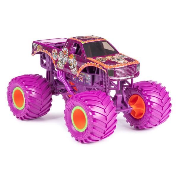 Du la alt nivel jocul Monster Jam cu noul camion monstru oficial la scara 124 Monster Jam Cu mai multe detalii si grafica ca pana acum aceasta replica autentica intruchipeaza stilul si mandria masinilor reale Anvelopele oficiale de cauciuc BKT ofera o tractiune mai mare astfel incat sa iti poti duce camionul pe noi culmi &Icircn plus un sistem de suspensie complet nou si functional absoarbe mai bine impactul astfel incat sariturile inalte cu prabusiri si cele care zdrobesc 