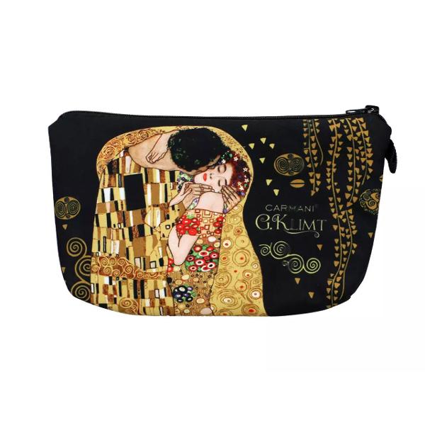 Adaug&259; un strop de rafinament &537;i art&259; stilului t&259;u cu acest portfard elegant decorat cu celebra capodoper&259; „The Kiss” de Gustav Klimt Cu un design sofisticat &537;i detalii inspirate din celebrele motive aurii ale artistului acest portfard este perfect pentru a-&539;i p&259;stra obiectele esen&539;iale organizate fie c&259; este vorba de produse cosmetice sau accesorii&128313; Design artistic – 