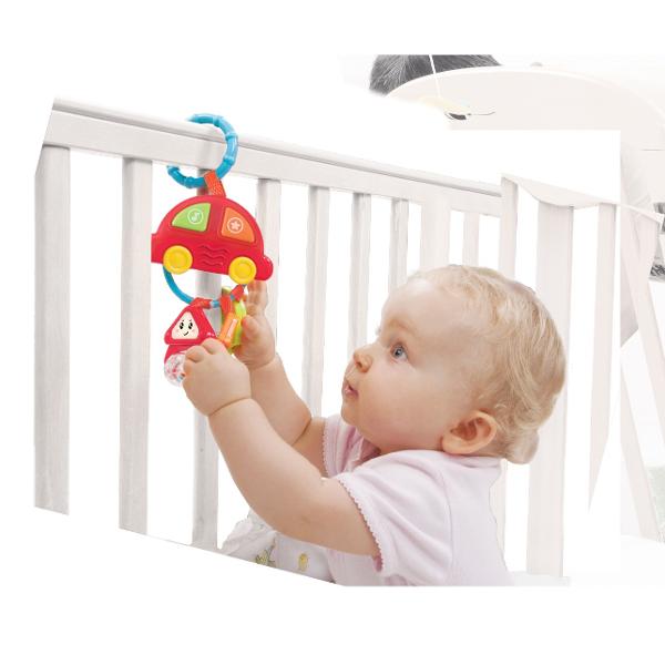 Zornaitoare masinuta muzicala cu 3 chei special conceputa pentru a stimula simturile bebelusilor si a le oferi ore intregi de distractie Aceasta jucarie inovatoare este realizata din materiale de inalta calitate si este sigura pentru utilizarea de catre cei mici Masinuta muzicala include un inel usor de atasat la carucior patut sau scaun auto facand-o ideala pentru calatorii si plimbari Inelul muzical pentru chei de masina vine cu 3 chei de activitati diferite Cheie cu stea rotativa care 