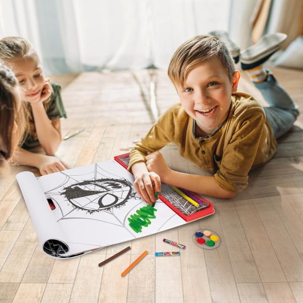 Fiecare set include -1 brosura cu 25 de pagini preimprimate cu desenele fiecarui erou 5 acuarele 5 markere 8 creioane colorate 1 pensula 1 foaie de autocolante